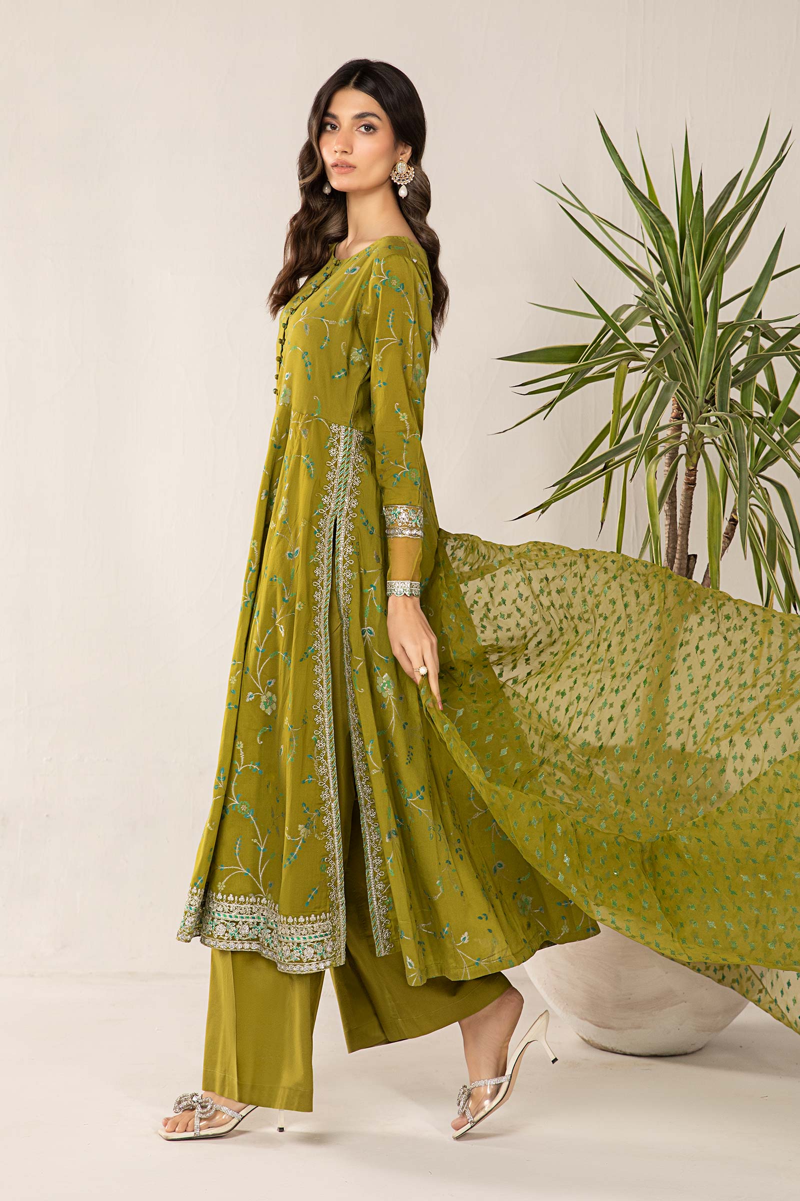 3 Piece Embroidered Jacquard Broshia Suit - Image 4