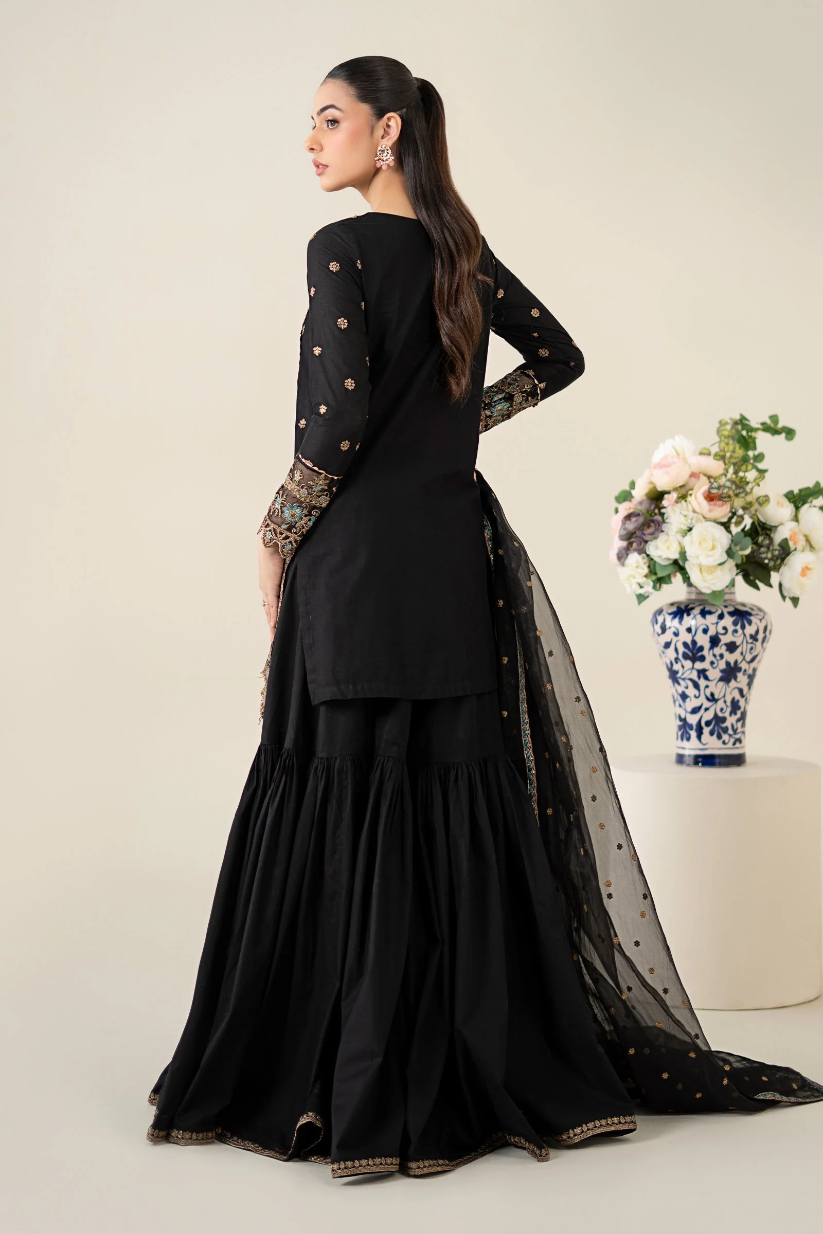 3 Piece Embroidered Lawn Suit - Image 6