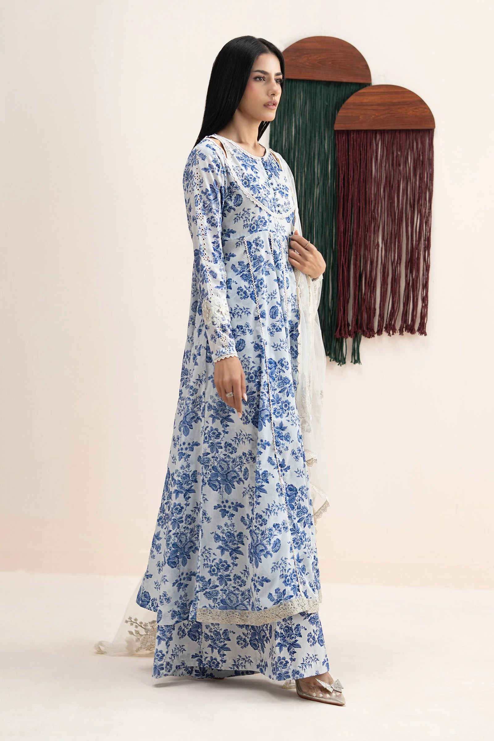 3 Piece Embroidered Lawn Suit - Image 8