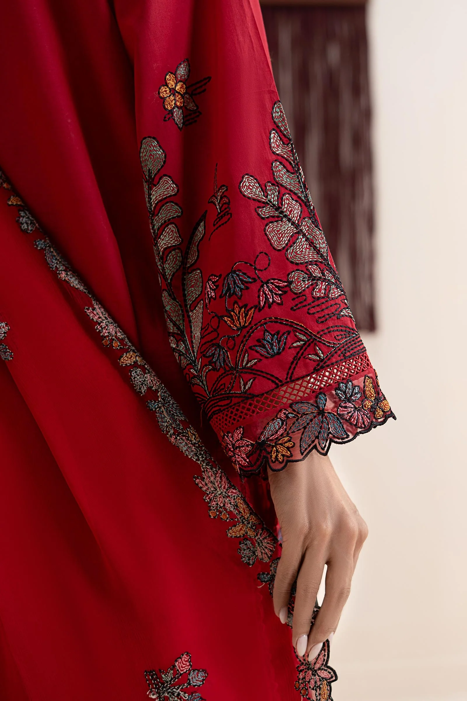3 Piece Embroidered Lawn Suit - Image 6