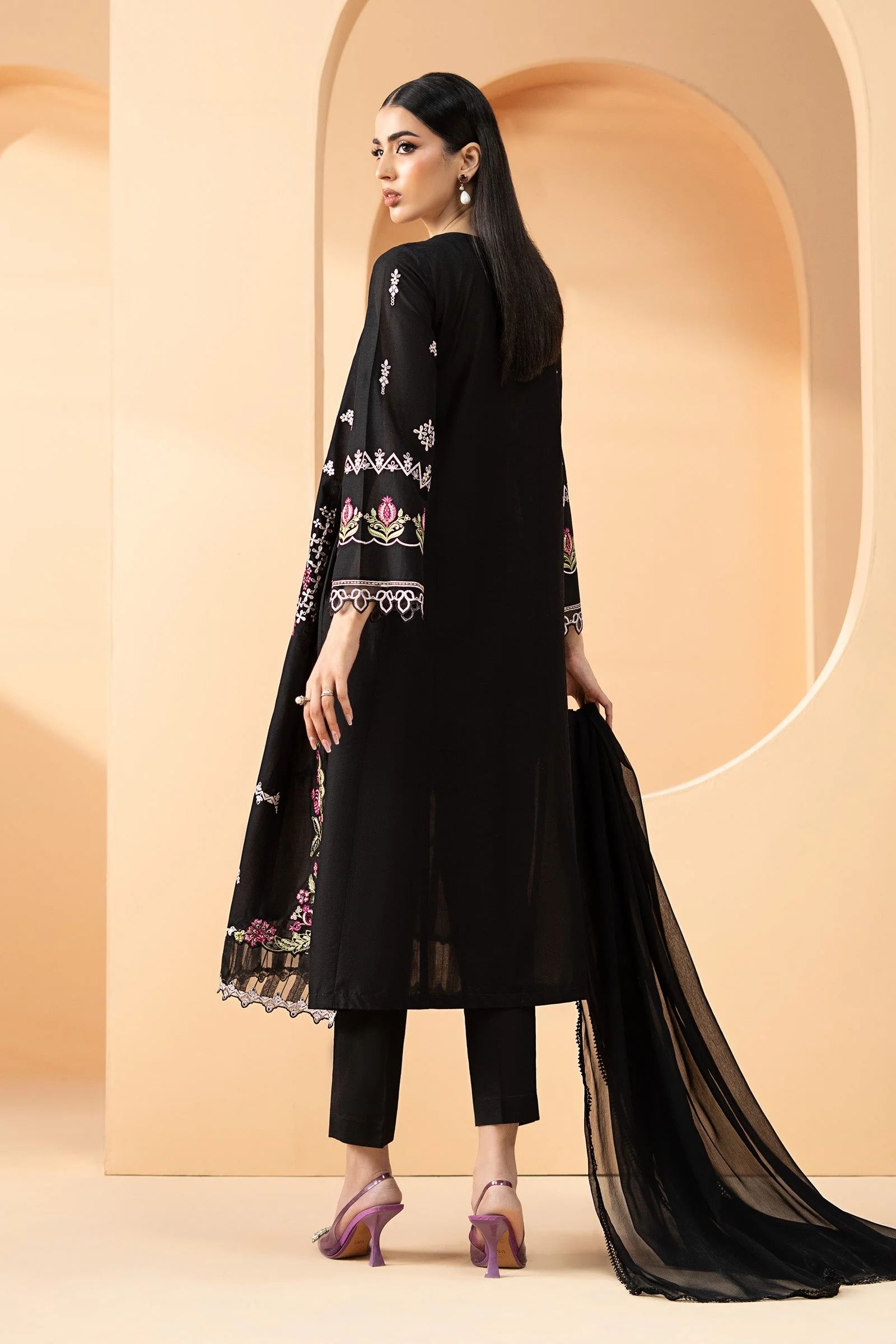 3 Piece Embroidered Lawn Suit - Image 8