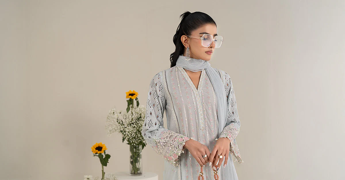 3 Piece Embroidered Lawn Suit - Image 7