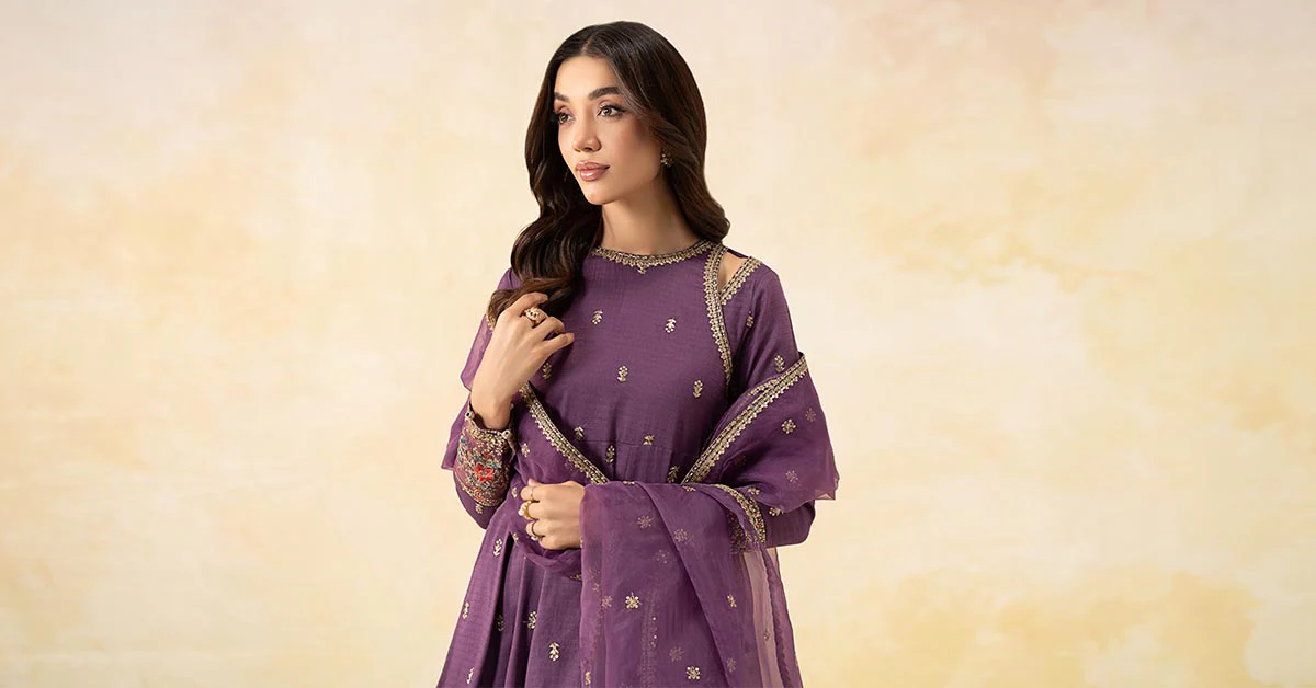 3 Piece Embroidered Lawn Suit - Image 7