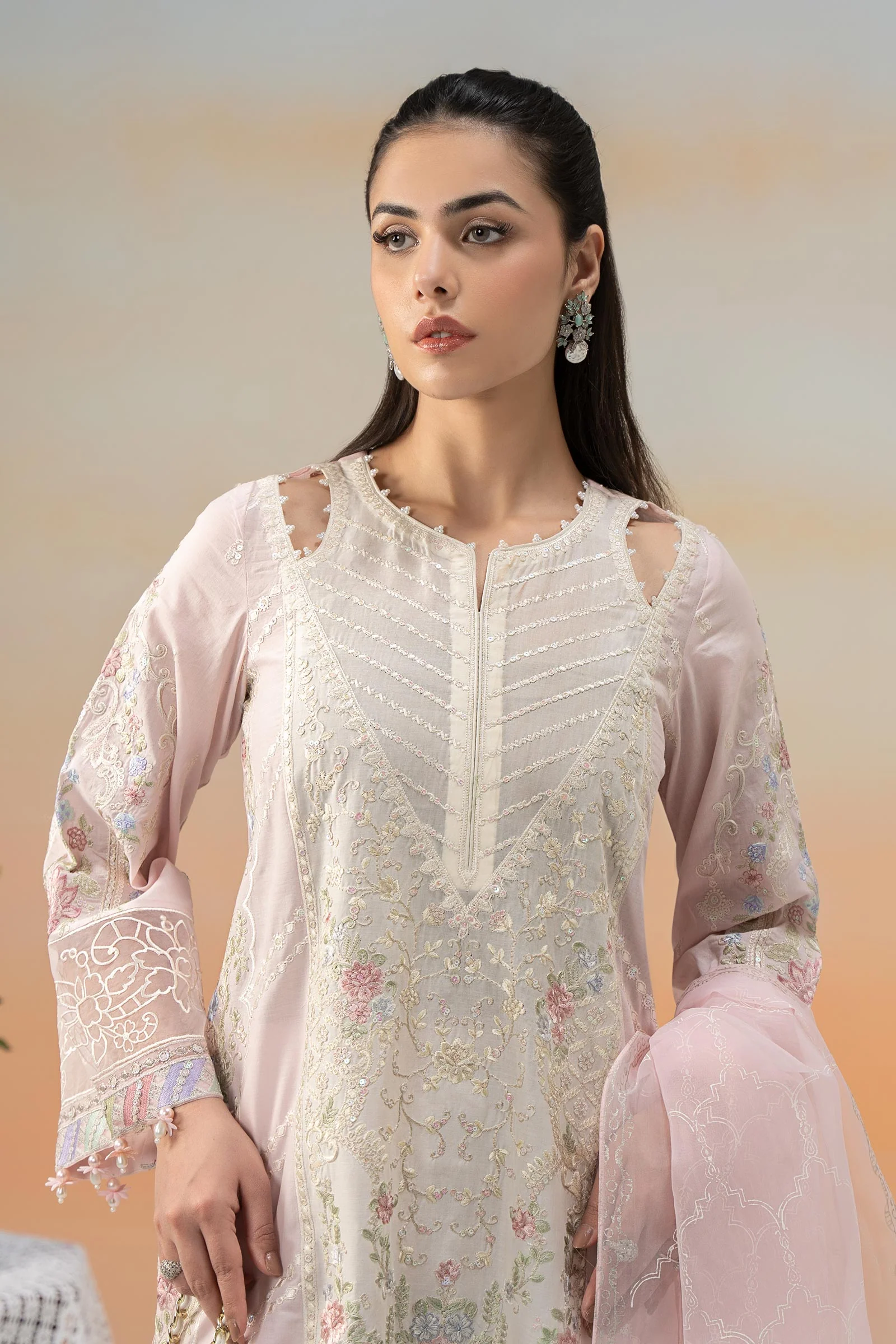 3 Piece Embroidered Lawn Suit - Image 2