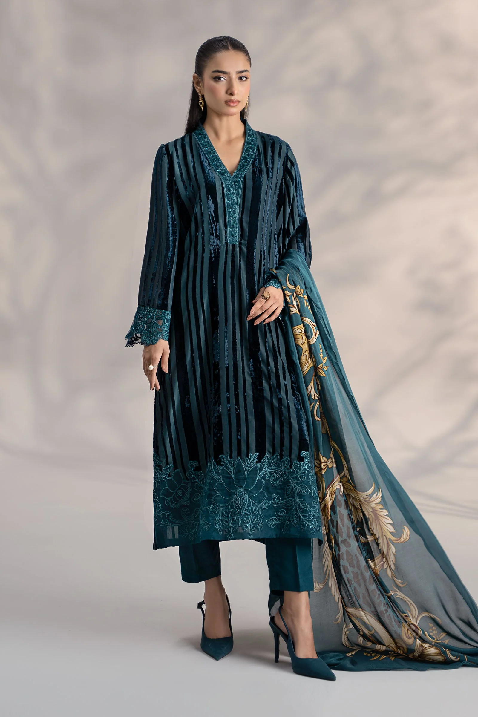 3 Piece Embroidered Plush Suit - Image 5