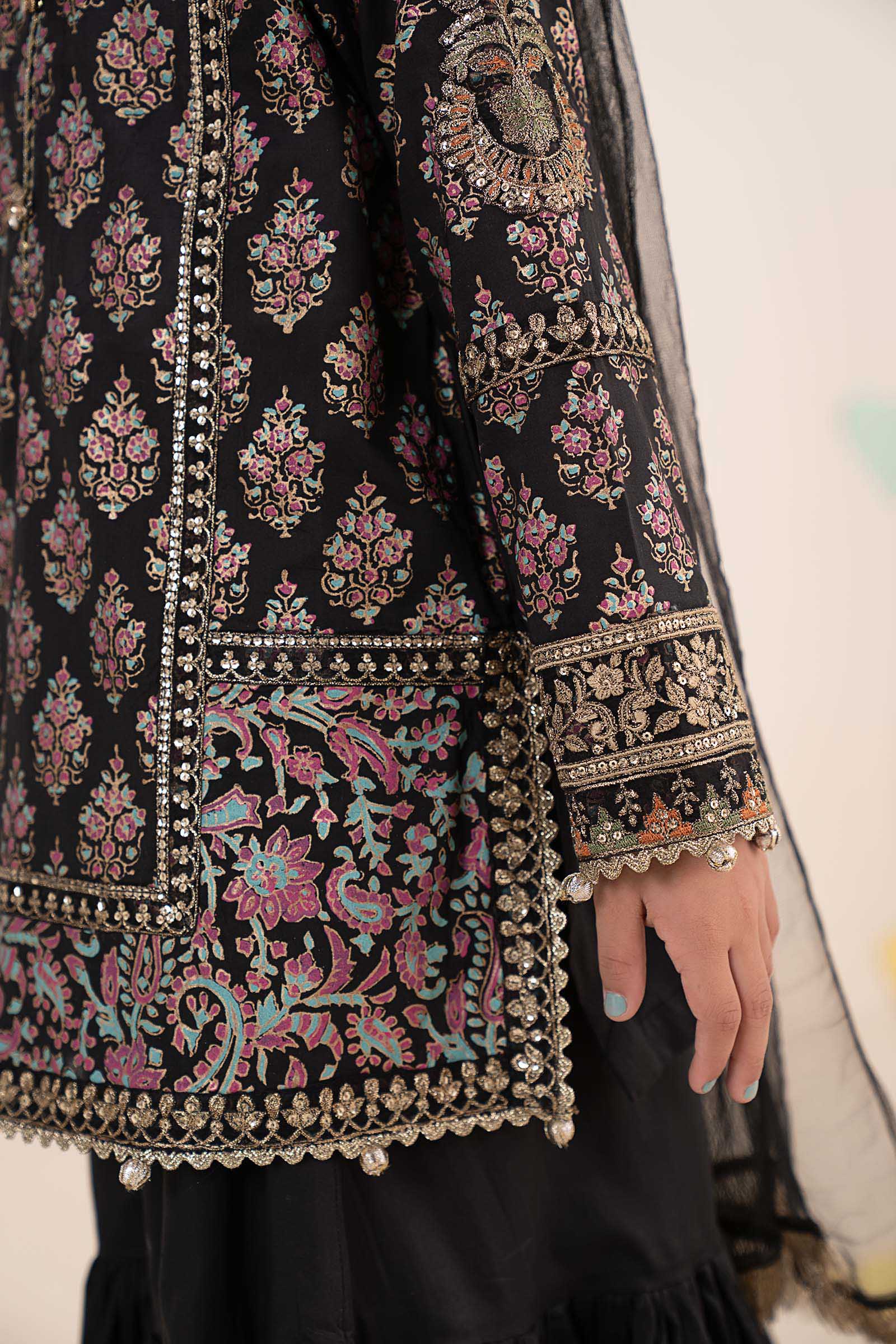 3 Piece Embroidered Lawn Suit - Image 4