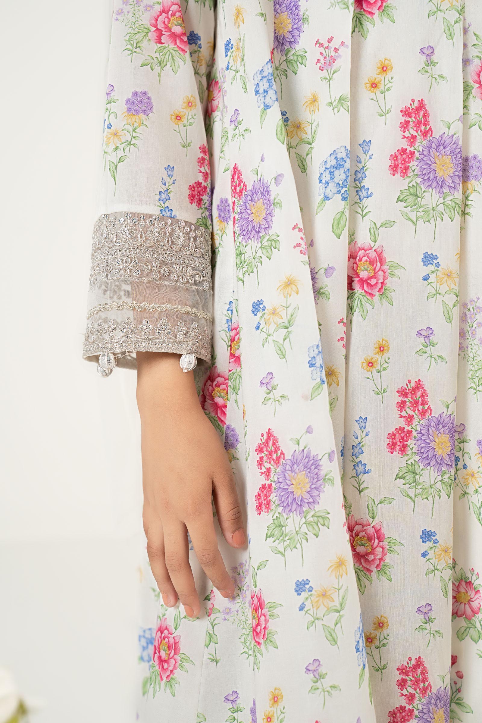 3 Piece Embroidered Lawn Suit - Image 5