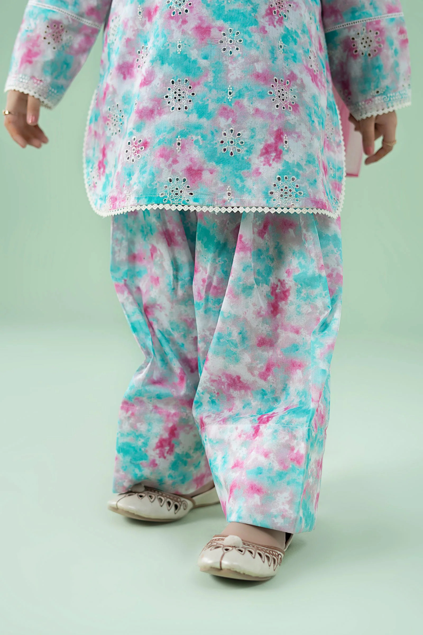 3 Piece Embroidered Lawn Suit - Image 5