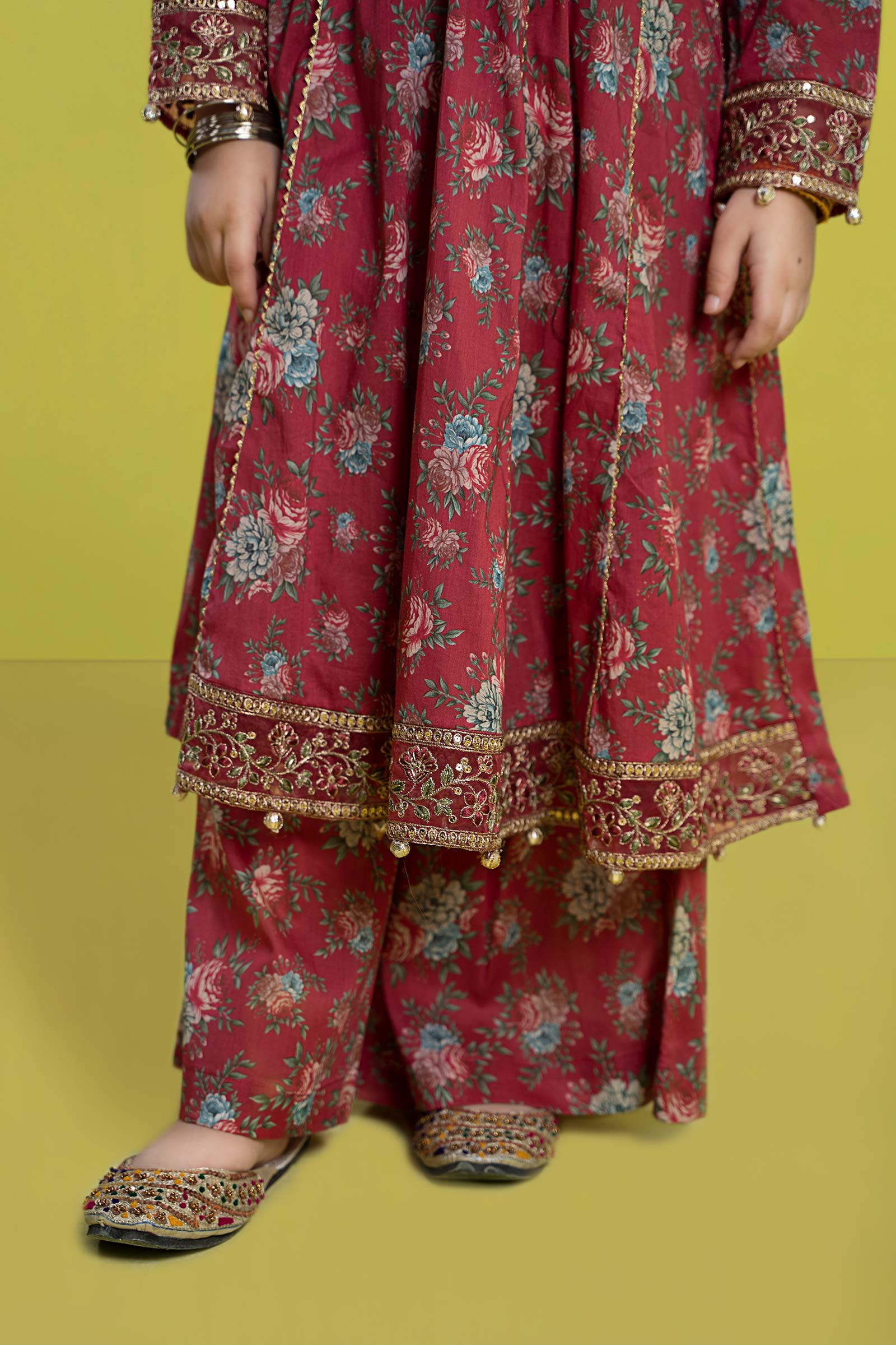 3 Piece Embroidered Lawn Suit - Image 4