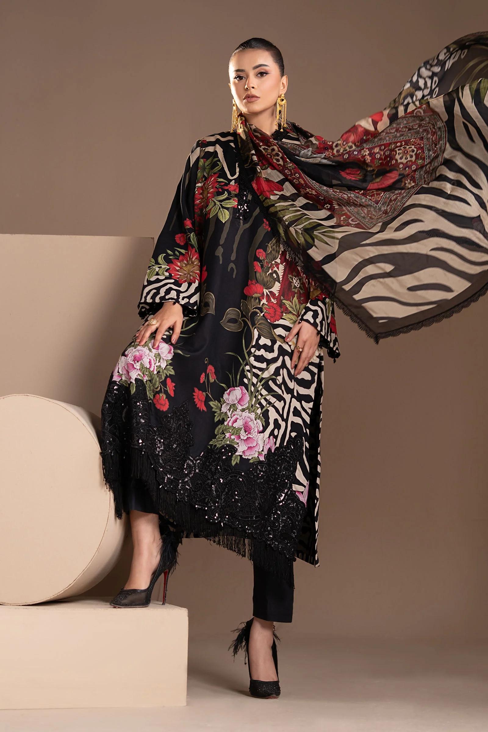 3 Piece Embroidered Linen Suit - Image 5