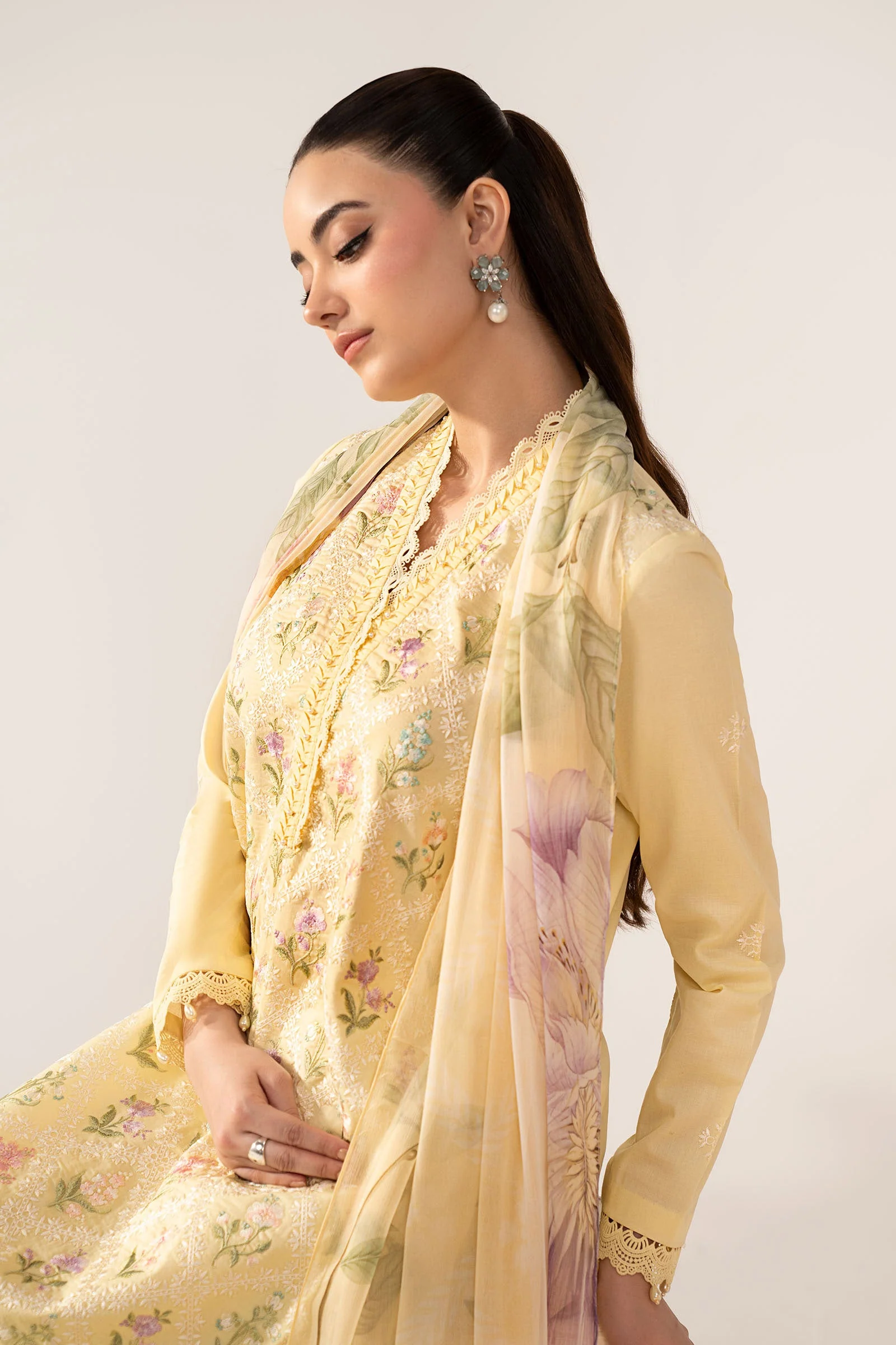 3 Piece Embroidered Lawn Suit - Image 2