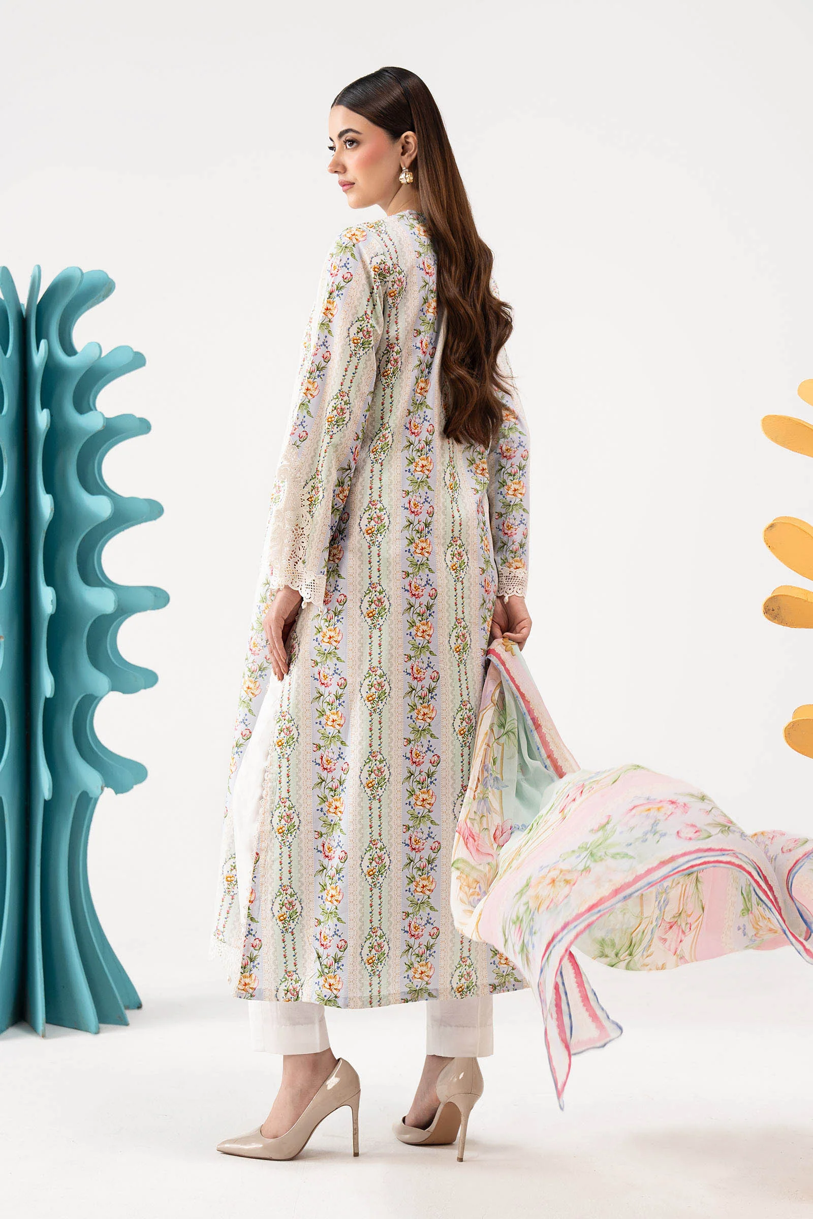3 Piece Embroidered Lawn Suit - Image 8