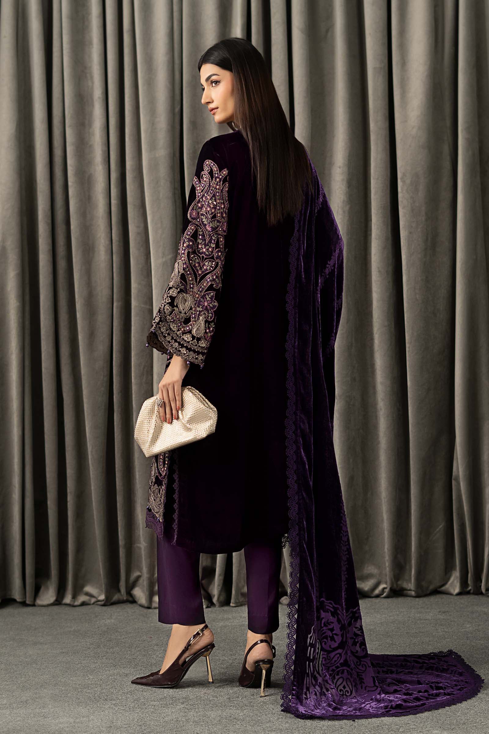 3 Piece Embroidered Velvet Suit - Image 7